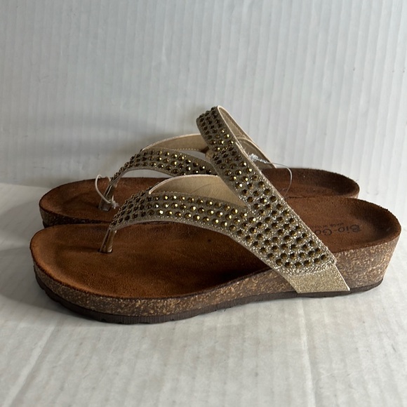 Like new Bio-Gold with gold glitter stones wedge sandals - Picture 4 of 8
